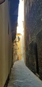 Via apostoli 3